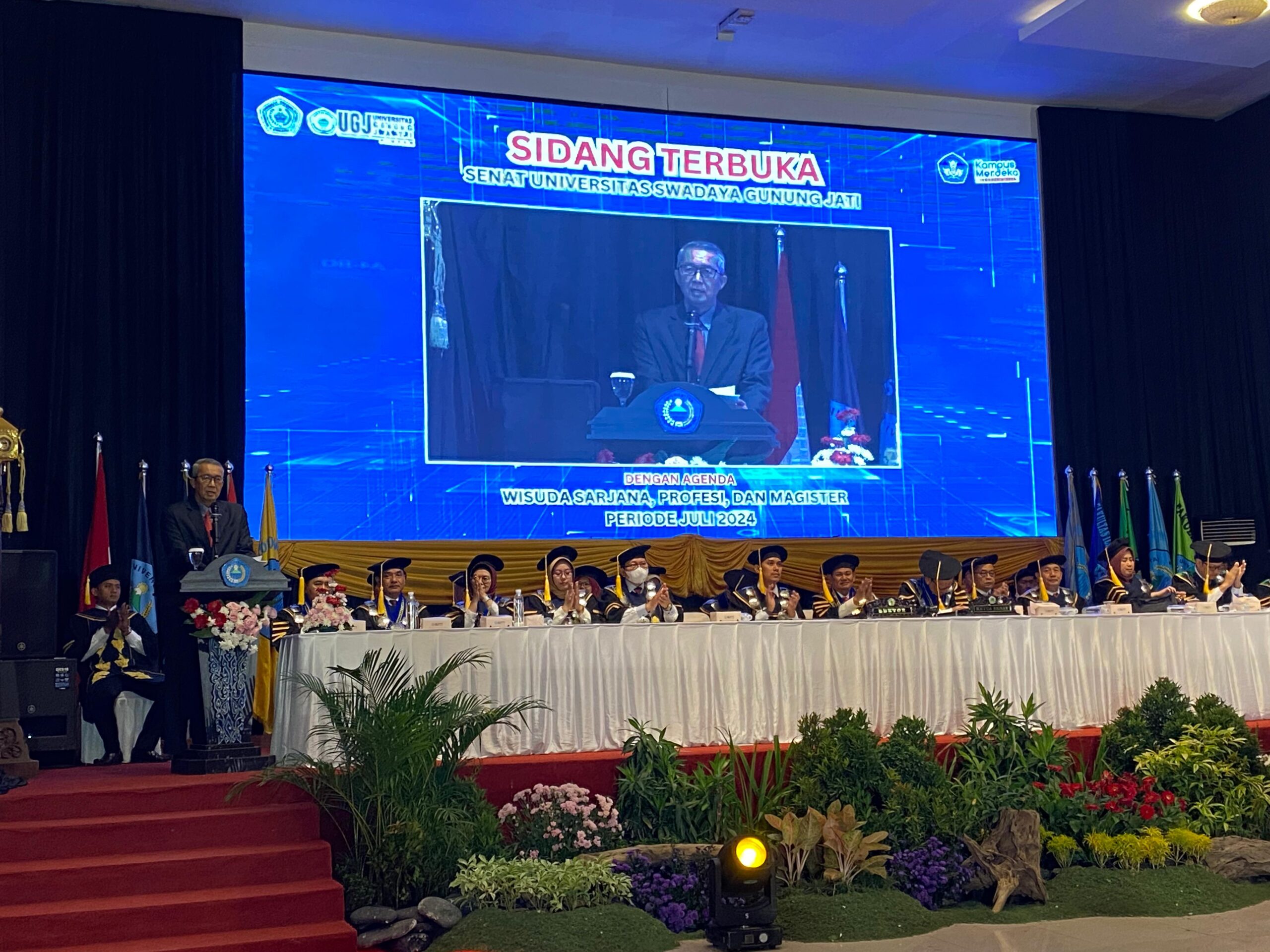 Pj Wali Kota Cirebon Hadiri Wisuda UGJ, Tekankan Pentingnya Pendidikan sebagai Investasi Terbaik