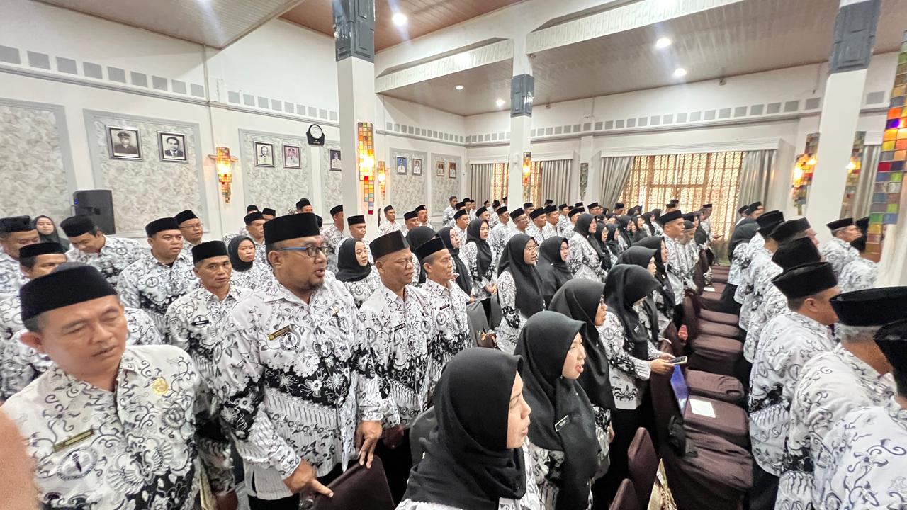 PGRI Kota Cirebon Dilantik, Wali Kota Dorong Peningkatan Kualitas Pendidikan dan Mentalitas Anak Bangsa