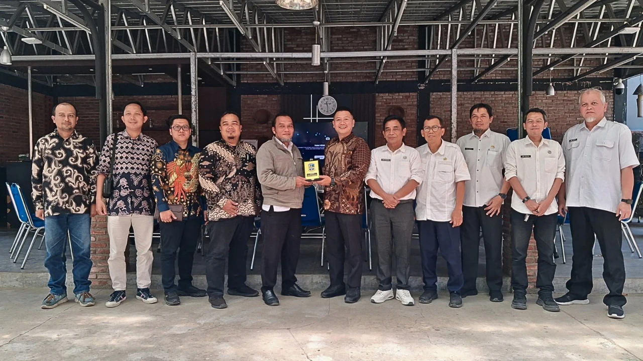 Perkuat Kapasitas Daerah Muda, Diskominfo Pangandaran Lakukan Studi Tiru ke DKIS Kota Cirebon